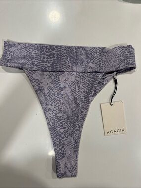 Acacia Mateo lining bottom color: Lilac Snake NWT